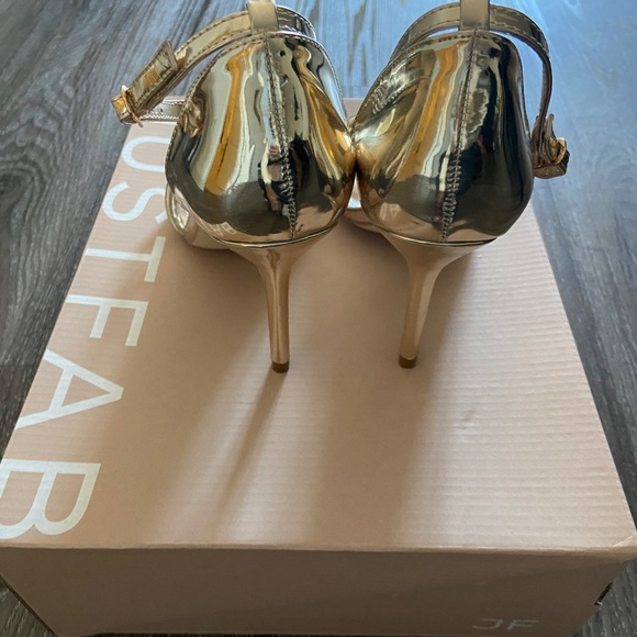 Gold strap heeled sandals - Picture 2 of 5